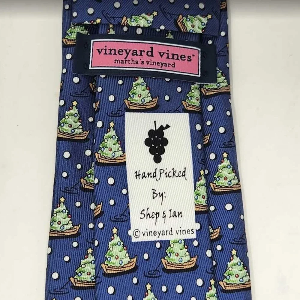 New boys Vineyard Vines Tree & Boat Christmas tie